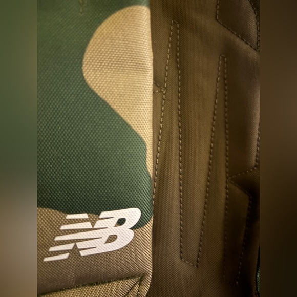 New Balance Cross Country 2018 Limited Foot Locker Camo Padded Backpack nwot - Picture 5 of 13